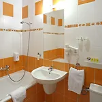 Palace 3*